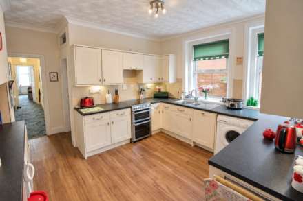 **Sea Front Location with Sea Views****Ground Floor with Garden & Parking**3 Bedrooms**3 Bathrooms**, Image 7