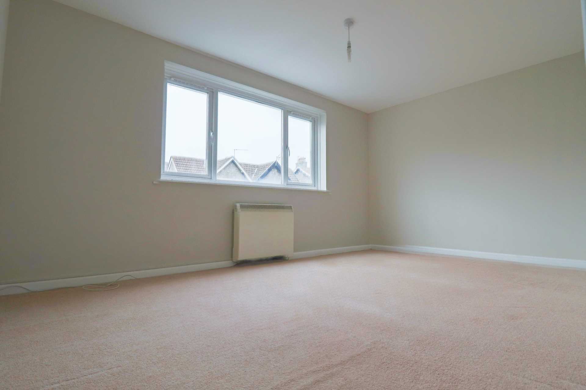 Moorland Road - Spacious Freehold Flat, Image 7