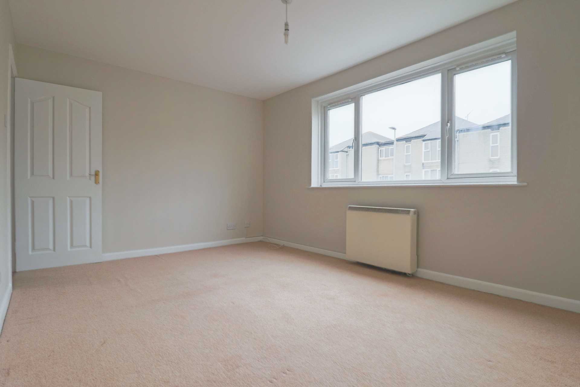 Moorland Road - Spacious Freehold Flat, Image 8