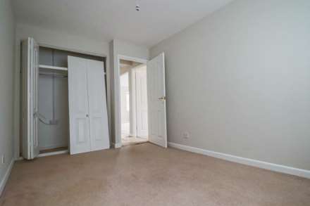 Moorland Road - Spacious Freehold Flat, Image 10