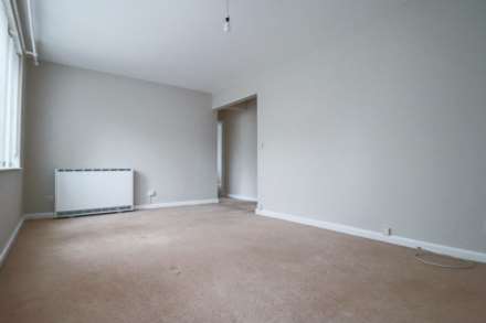 Moorland Road - Spacious Freehold Flat, Image 4