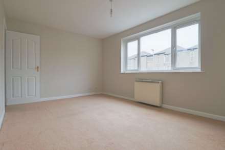 Moorland Road - Spacious Freehold Flat, Image 8