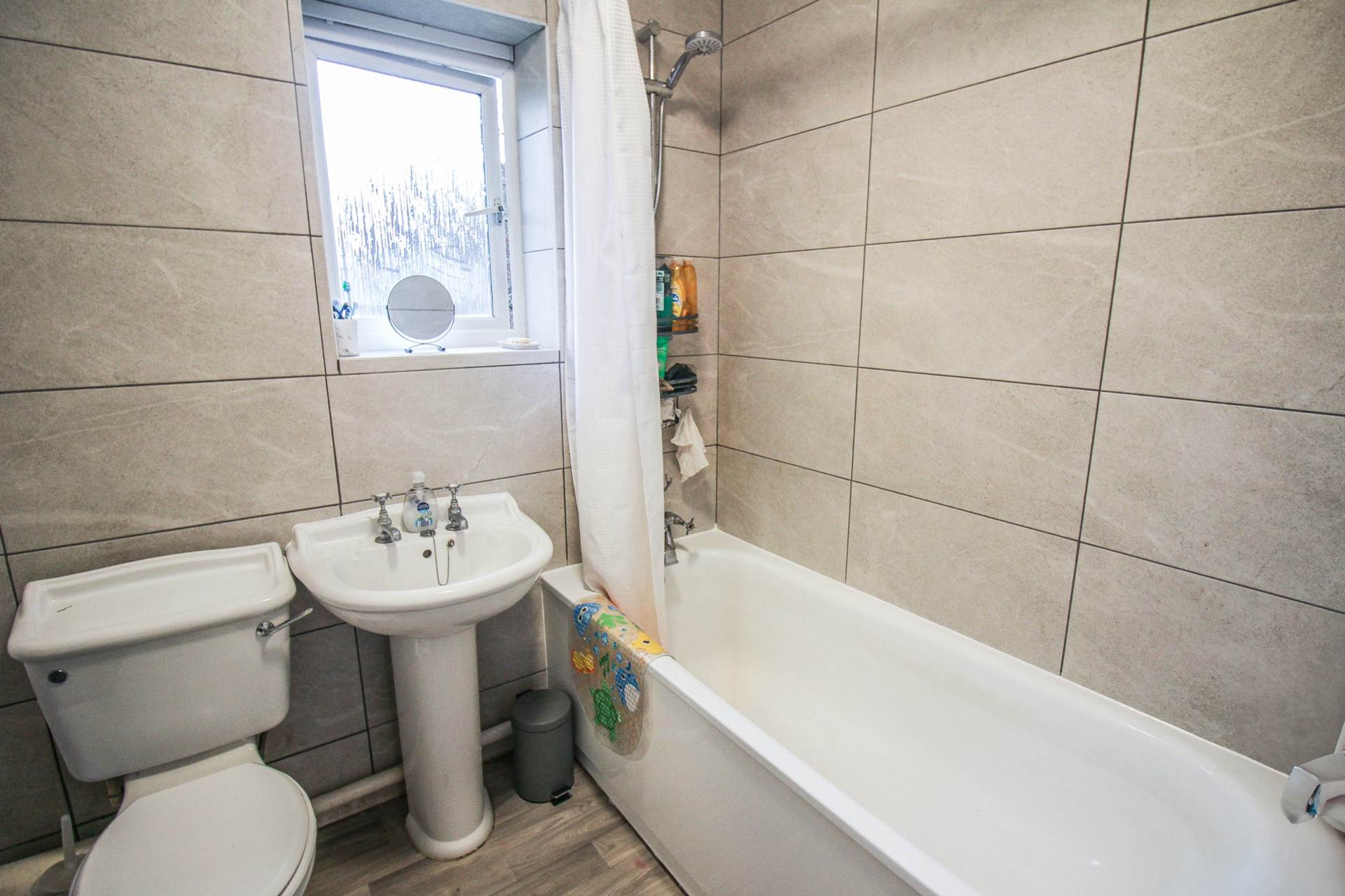 Carpenter Close**Great Value for Money**Great Location**3 Bedrooms**, Image 14