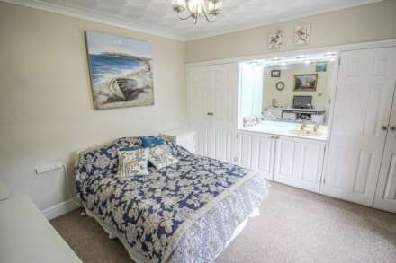 UPHILL*FANTASTIC INVESTMENT OPPORTUNITY*IDEAL FOR DUAL OCCUPANCY*HOME & INCOME*NO ONWARD CHAIN*, Image 13
