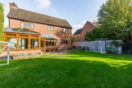 Market Avenue - Stunning Detached Family Home, Image 11