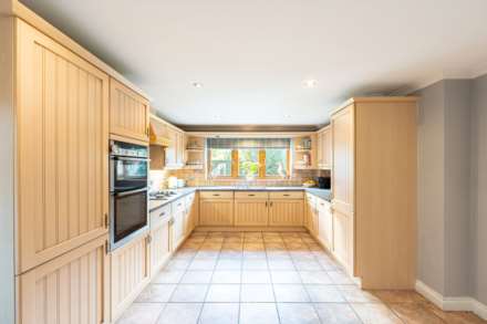 Market Avenue - Stunning Detached Family Home, Image 17