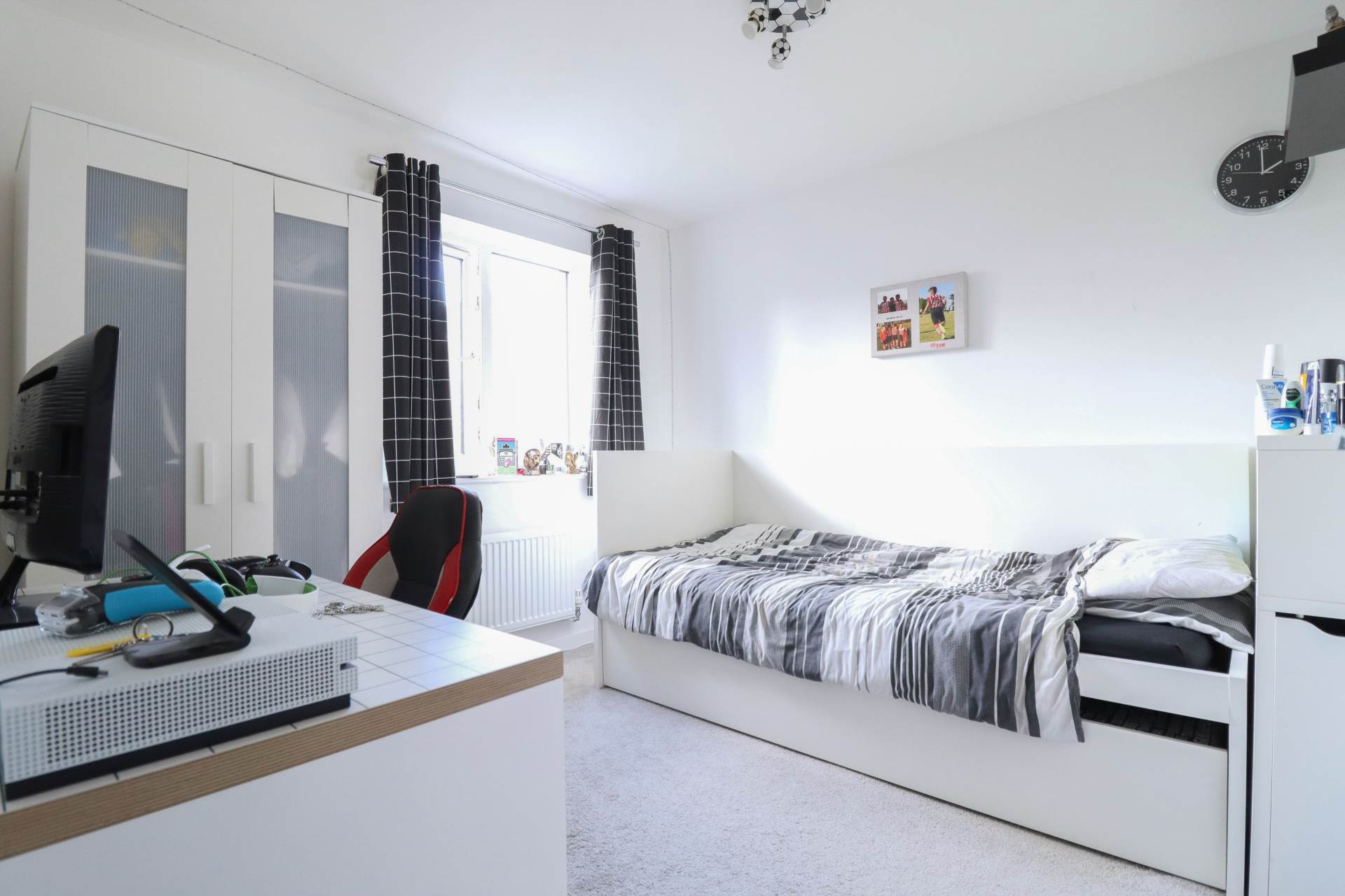 Haywood Village - Stunning Detached Family Home, Image 14