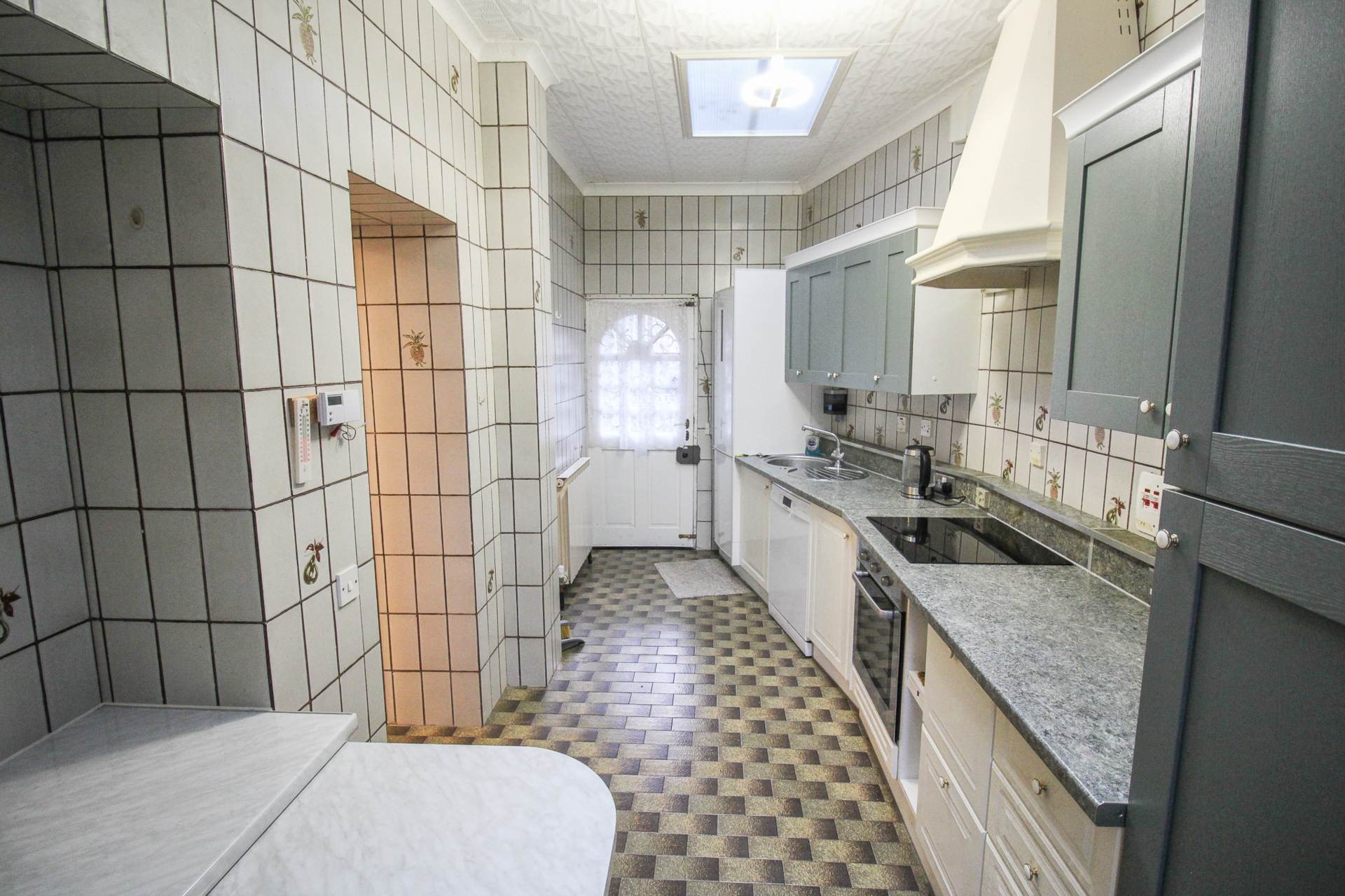 BEAUTIFUL HILLSIDE PROPERTY WITH LARGE ONE BEDROOM FLAT, Image 12