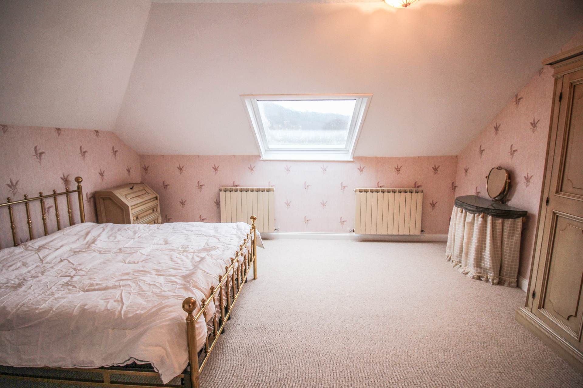 BEAUTIFUL HILLSIDE PROPERTY WITH LARGE ONE BEDROOM FLAT, Image 23