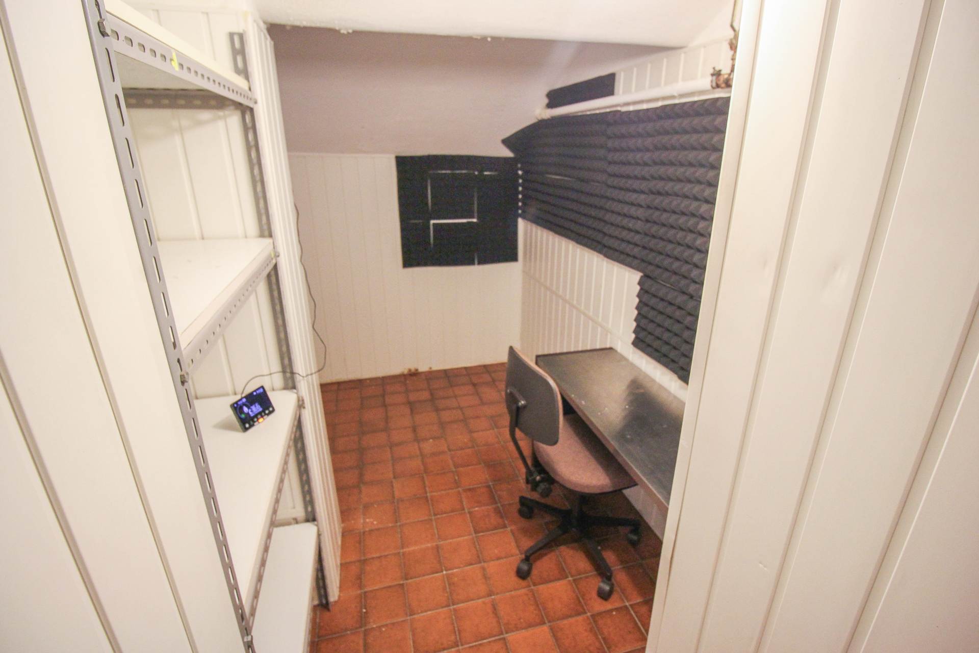 BEAUTIFUL HILLSIDE PROPERTY WITH LARGE ONE BEDROOM FLAT, Image 41