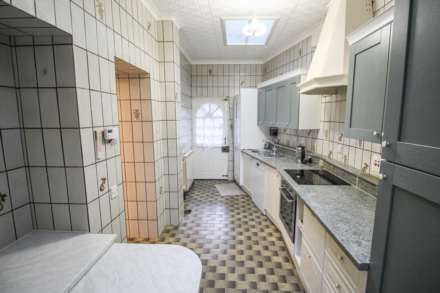 BEAUTIFUL HILLSIDE PROPERTY WITH LARGE ONE BEDROOM FLAT, Image 12