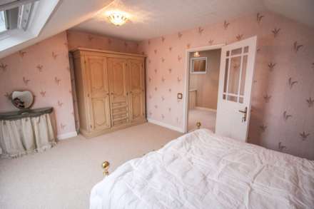 BEAUTIFUL HILLSIDE PROPERTY WITH LARGE ONE BEDROOM FLAT, Image 24