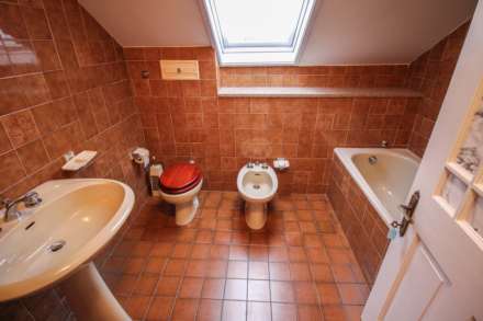 BEAUTIFUL HILLSIDE PROPERTY WITH LARGE ONE BEDROOM FLAT, Image 25