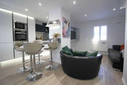 2 Bedroom Coach House, Weston Village-Stunningly Presented Throughout