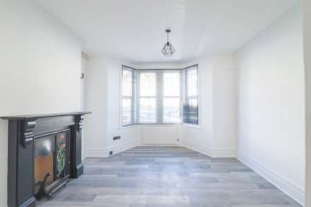 Amberey Road - Modern & Energy Efficient Family Home, Image 3