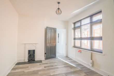 Amberey Road - Modern & Energy Efficient Family Home, Image 5