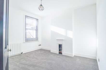 Amberey Road - Modern & Energy Efficient Family Home, Image 9
