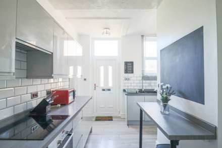Quantock Road, South Ward - Superb Ground Floor Flat - Own Entrance, Image 10