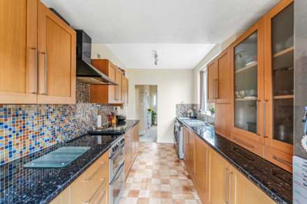 Shaftesbury Road - 1930's Spacious Family Home, Image 11
