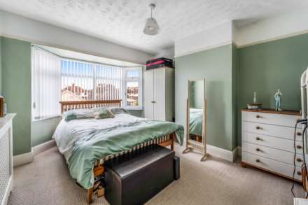 Shaftesbury Road - 1930's Spacious Family Home, Image 12