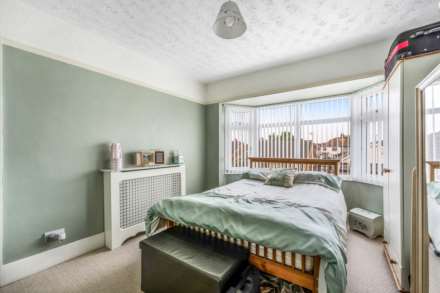 Shaftesbury Road - 1930's Spacious Family Home, Image 13
