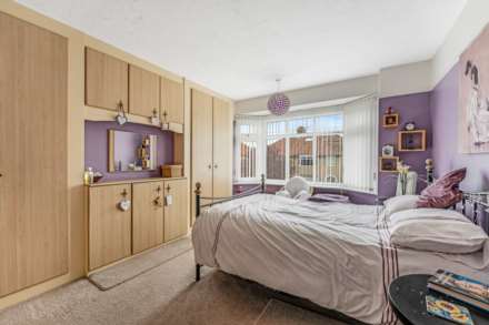 Shaftesbury Road - 1930's Spacious Family Home, Image 15
