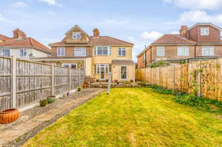 Shaftesbury Road - 1930's Spacious Family Home, Image 19