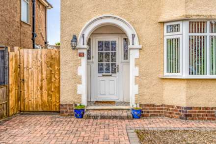 Shaftesbury Road - 1930's Spacious Family Home, Image 21