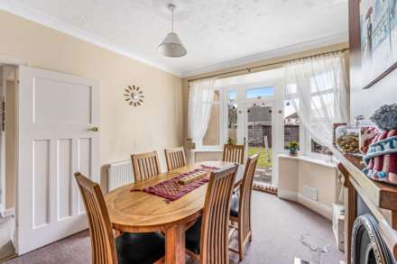 Shaftesbury Road - 1930's Spacious Family Home, Image 6