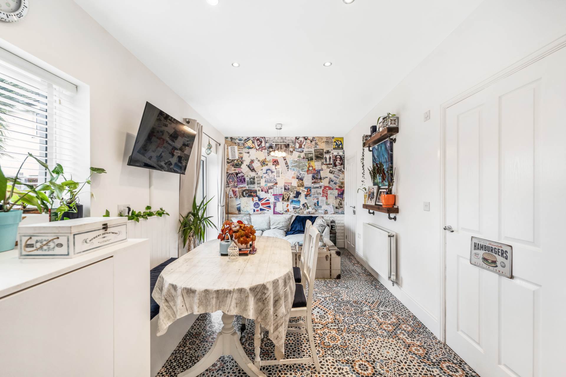 Glider Avenue, Haywood Village - Immaculately Presented Family Home, Image 8