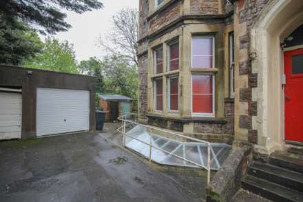 Highbury Road-Demanding Hillside Apartment, Image 3