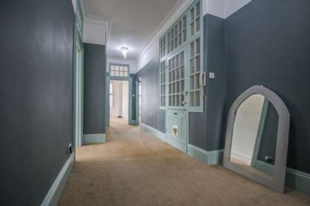 Highbury Road-Demanding Hillside Apartment, Image 4