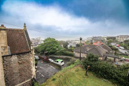 Highbury Road-Demanding Hillside Apartment, Image 8