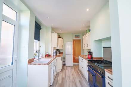 Charlton Road - Restored & Modernised Victorian Flat, Image 14