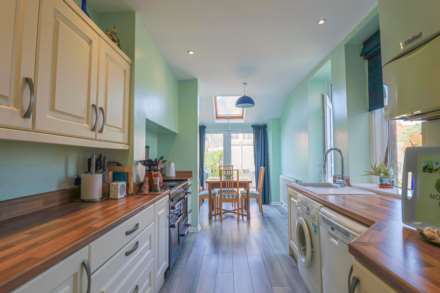 Charlton Road - Restored & Modernised Victorian Flat, Image 8