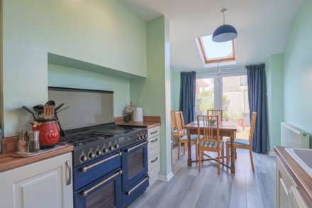 Charlton Road - Restored & Modernised Victorian Flat, Image 9