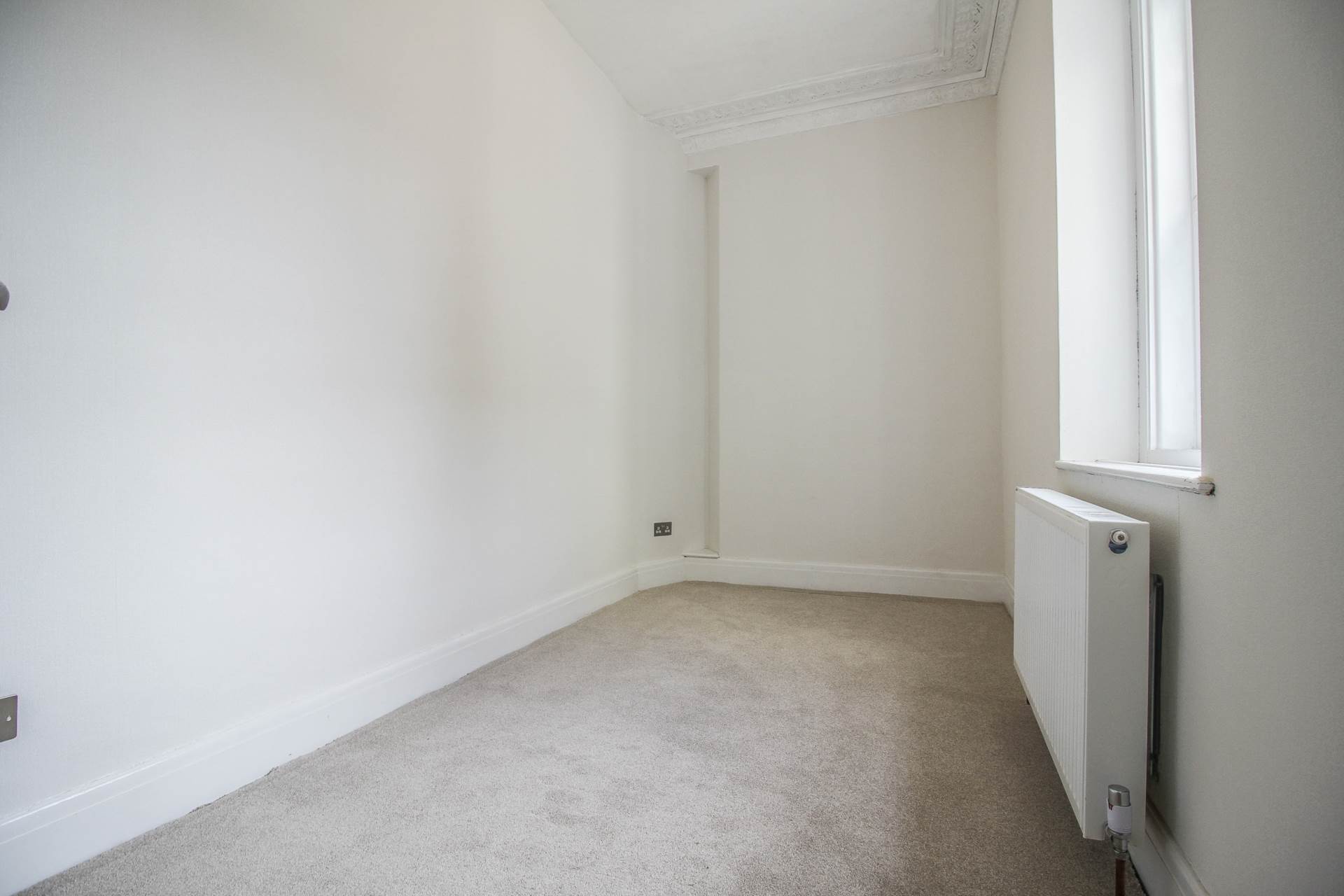 Ashcombe Road-Stunningly Presented, Image 11