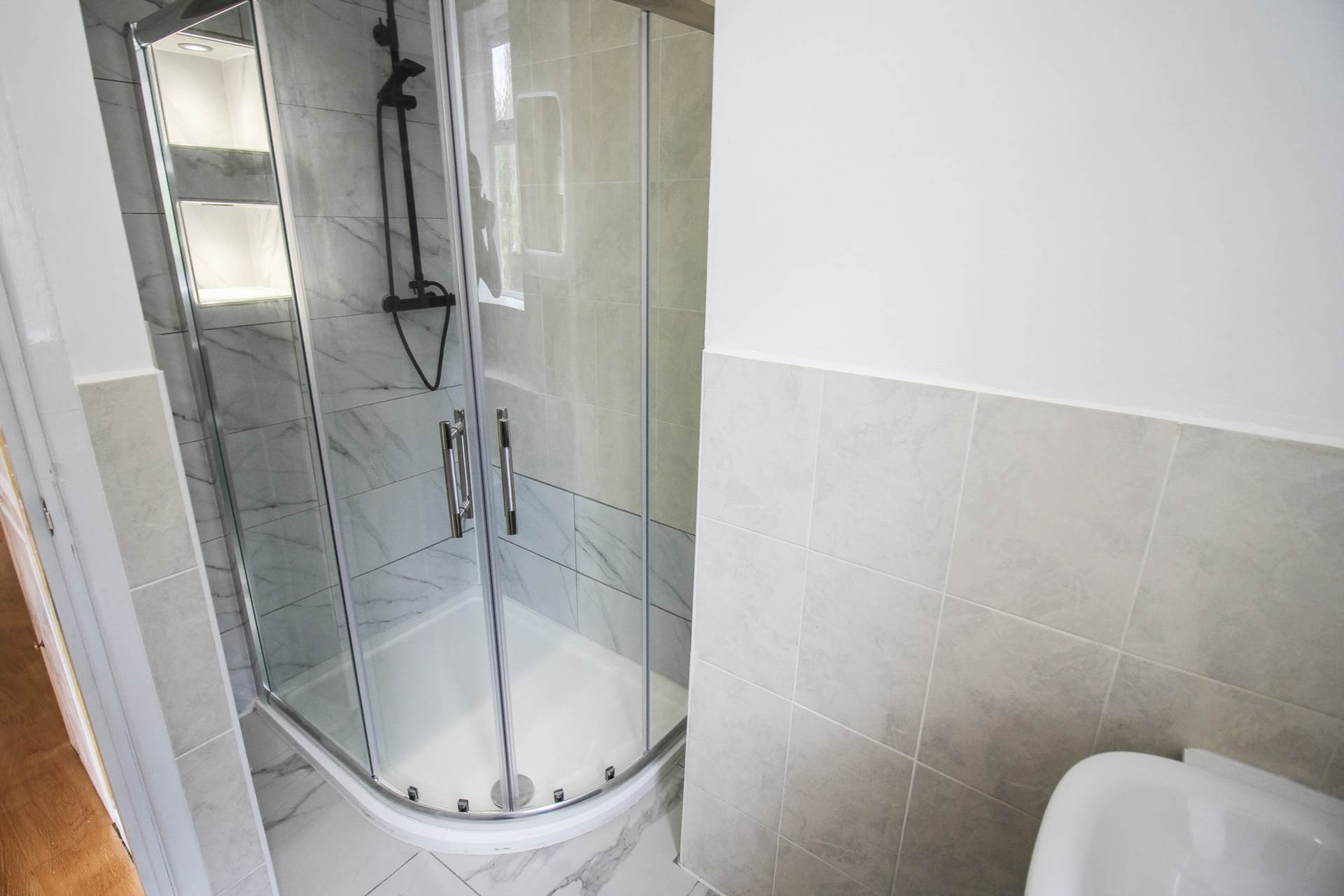 Ashcombe Road-Stunningly Presented, Image 9