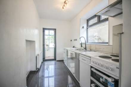 Ashcombe Road-Stunningly Presented, Image 6