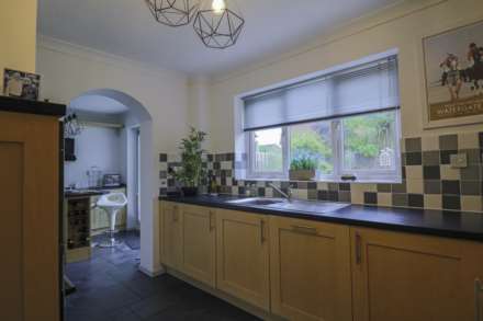 Goddard Drive - Excellent Presentation, Image 9