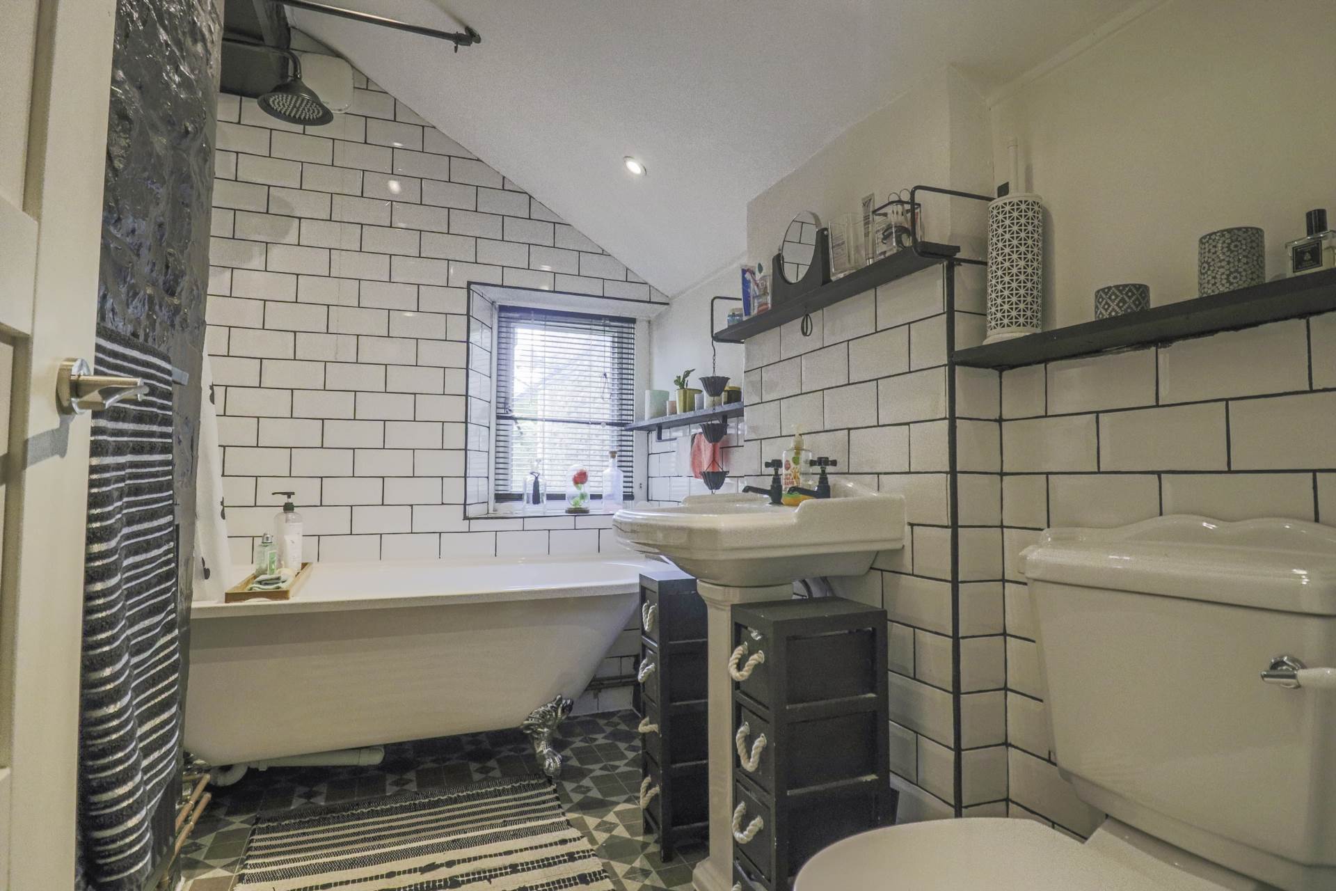 Clarence Road North - Victorian Flat, Image 11