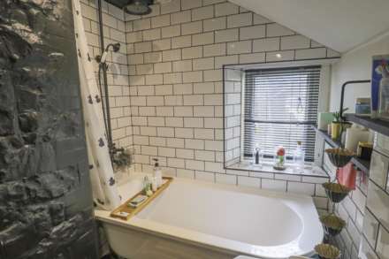 Clarence Road North - Victorian Flat, Image 12
