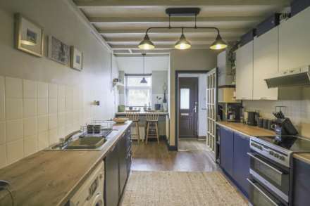 Clarence Road North - Victorian Flat, Image 4