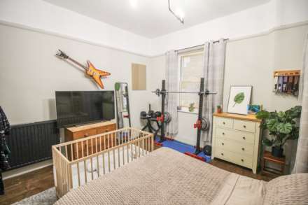 Clarence Road North - Victorian Flat, Image 8