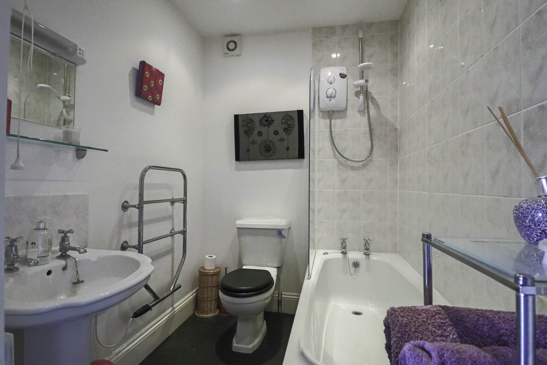 Ellenborough Park South - Superb Flat, Over 1000sqft, Image 16