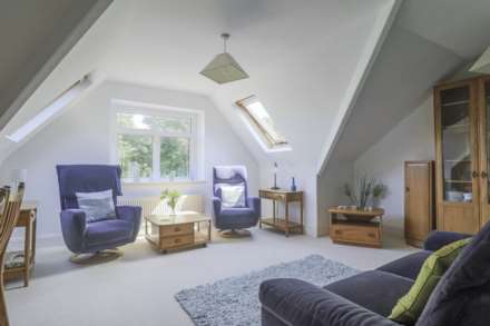 Ellenborough Park South - Superb Flat, Over 1000sqft, Image 3