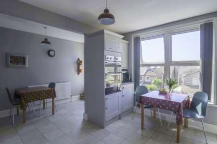 Ellenborough Park South - Superb Flat, Over 1000sqft, Image 6