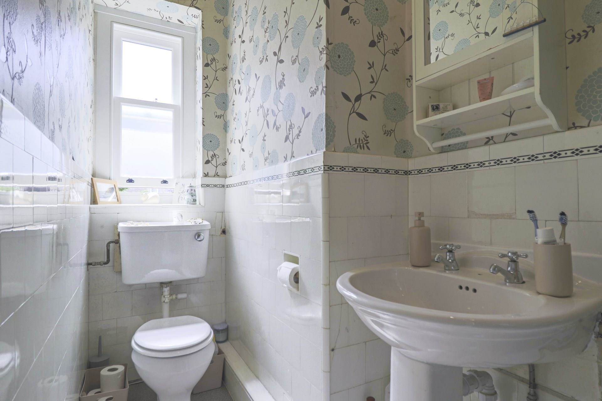 Victoria Quadrant - Superb Period Flat, Image 11