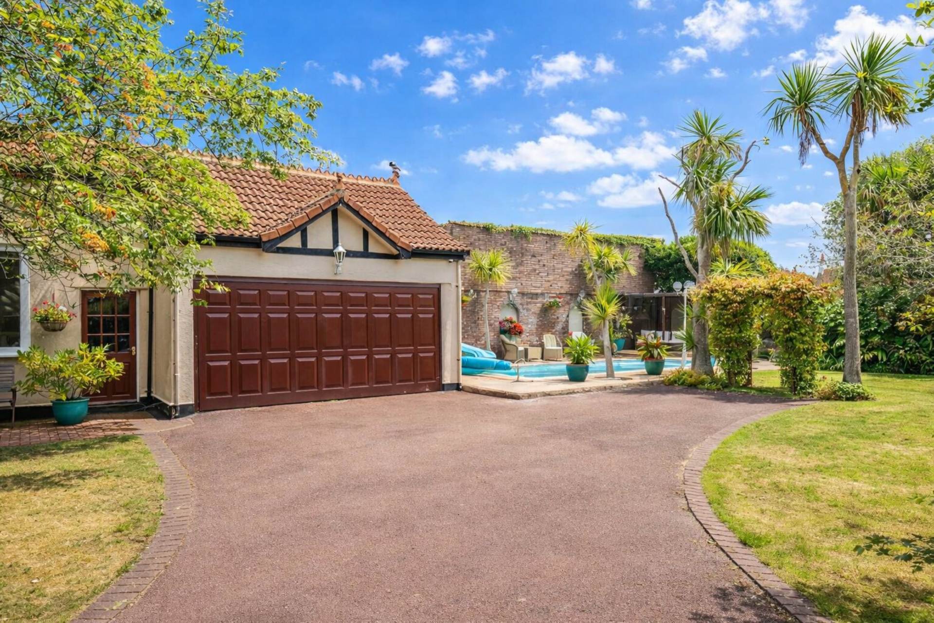 Uphill Road North, South Ward - Grand Residence In Prime Location, Image 4