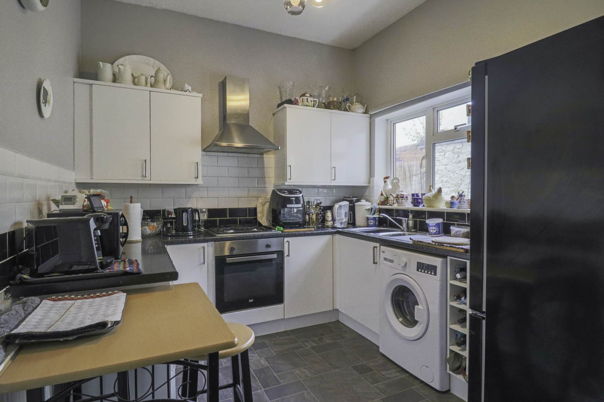 Alfred Street - Centrally Located, Image 6